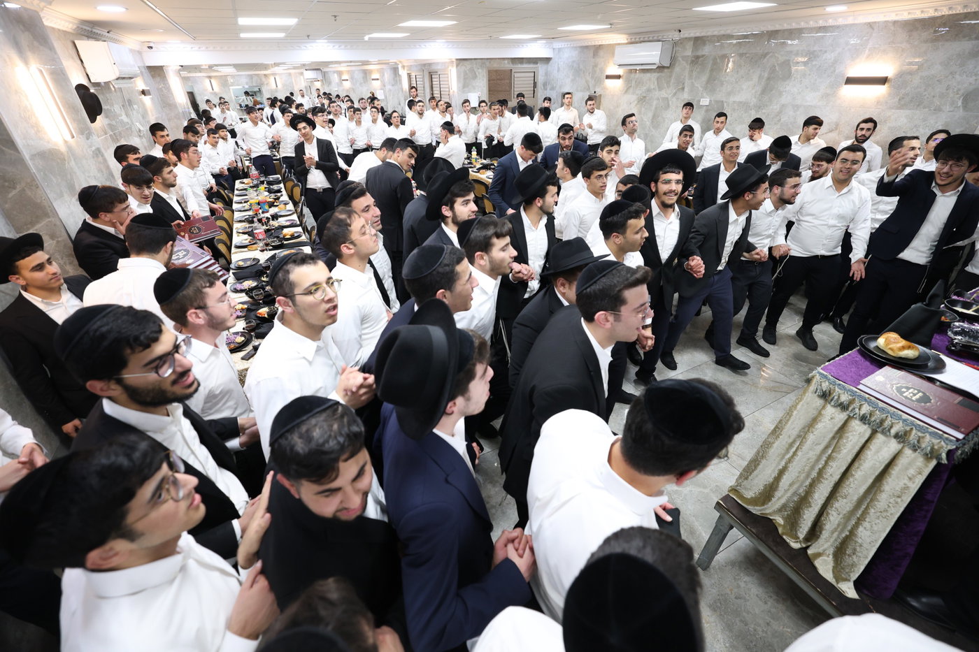 שמחת התורה אצל הגר"ז כהן