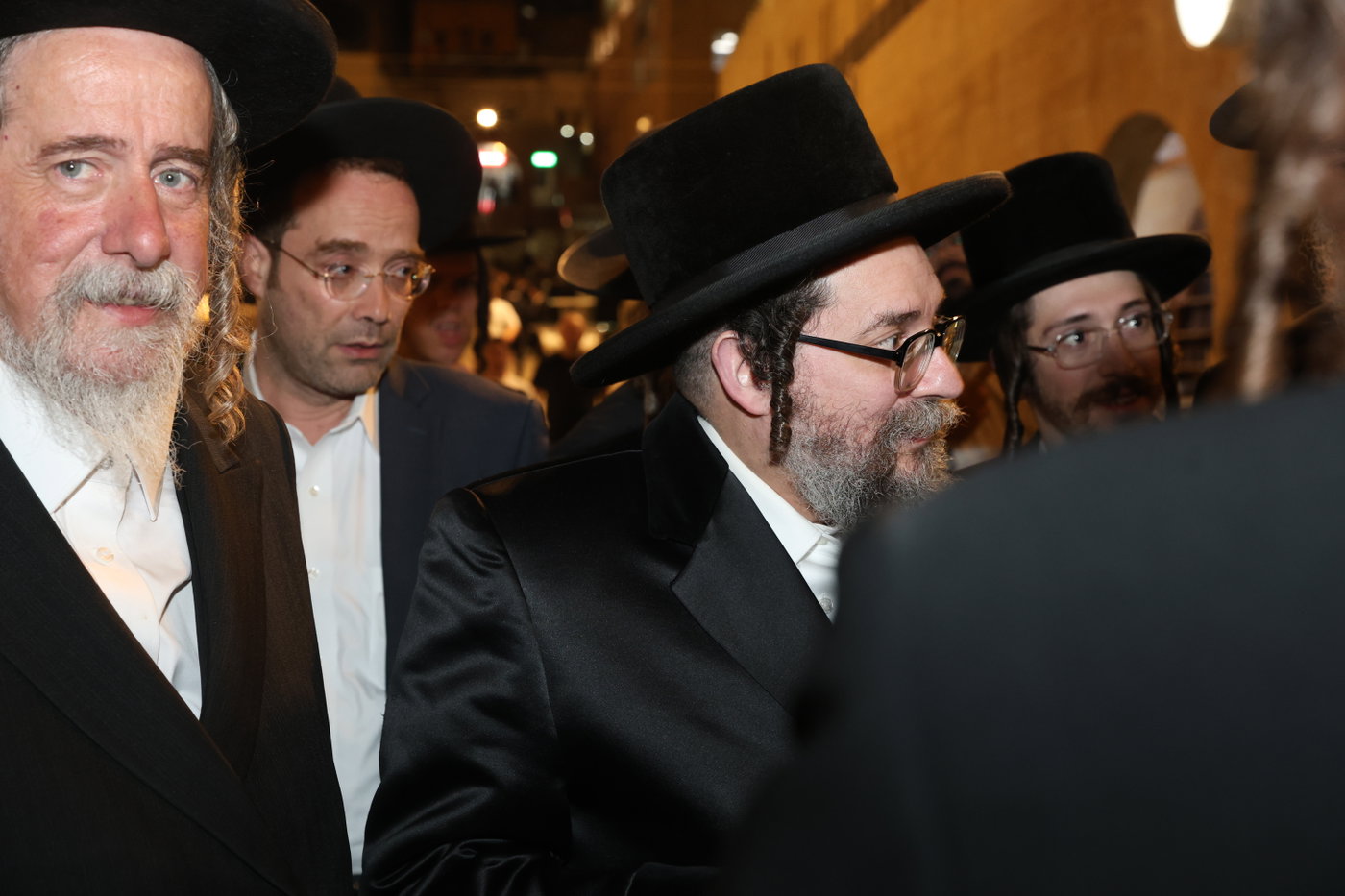 אדמורי"ם ורבנים בכותל - אסרו חג שבועות