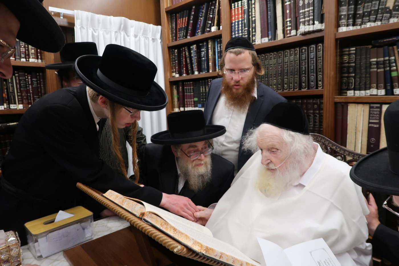 הגה"צ רבי ישראל יוסף קאהן אצל גדולי ישראל