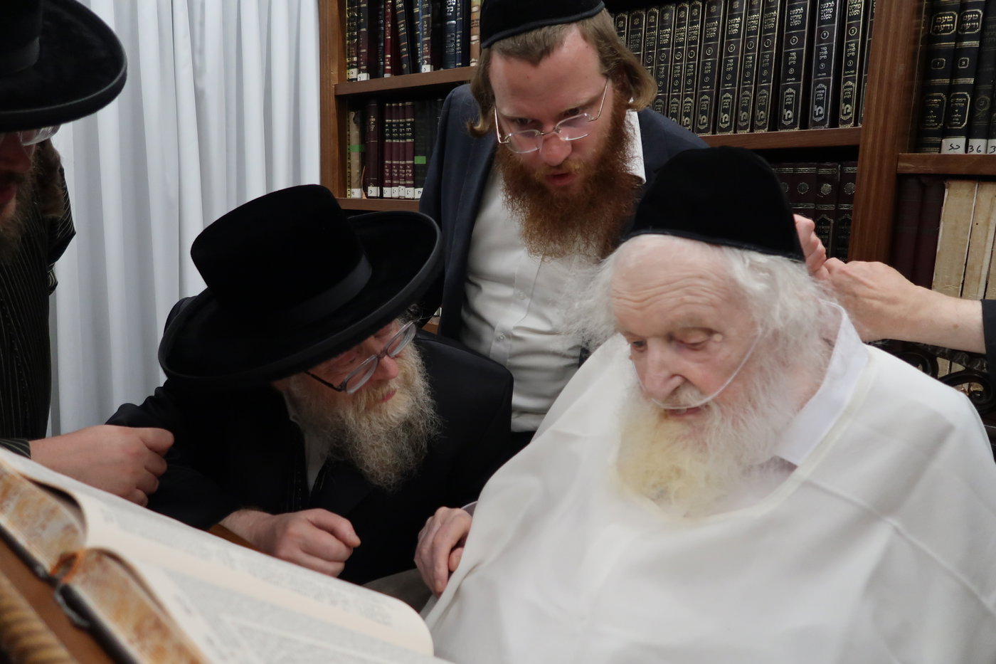 הגה"צ רבי ישראל יוסף קאהן אצל גדולי ישראל