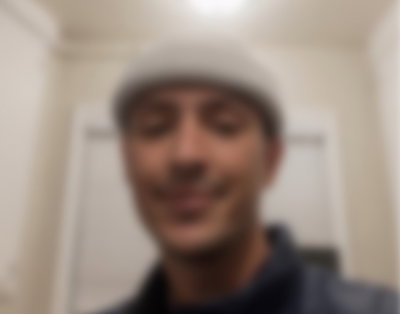 אחרי שפוטר בגלל שתקף ישראלים: הצעד המקומם של פקיד הקבלה במלון