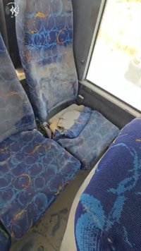 בלם תקול וכסאות שבורים: האוטובוס המזעזע שהסיע תלמידים בדרום | צפו