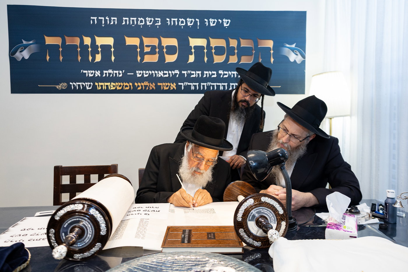 סיום כתיבת ספר התורה בחב"ד