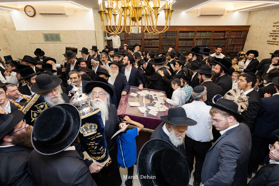 הכנסת ספר תורה לחב"ד בבני ברק