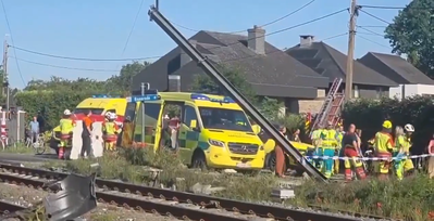 עצוב: ארבעה הרוגים בבלגיה לאחר התנגשות רכבת ברכב הסעות ילדים