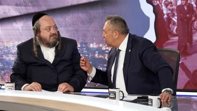 "מי מממן את מי?!": השאלה שהציתה את האולפן • צפו בהצצה ל'כיפות שחורות'