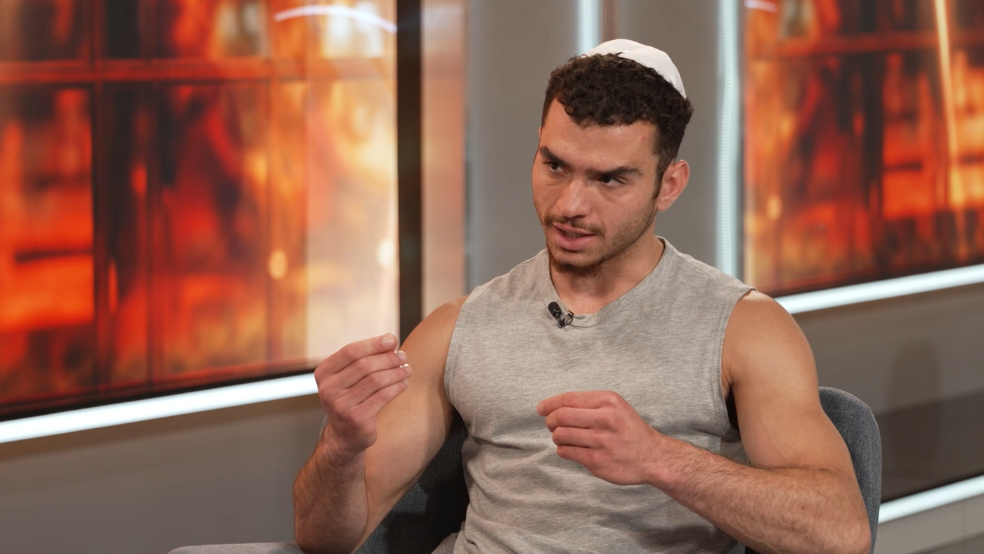 "בגלל שזה קשה - אני יודע שאני בדרך הנכונה" | הדוגמן הבינלאומי שנטש קריירה והפך לבחור ישיבה