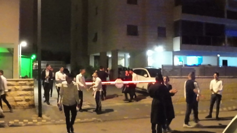 המחאה בקרית אתא מול ביתו של נגד האבטחה בכלא 10