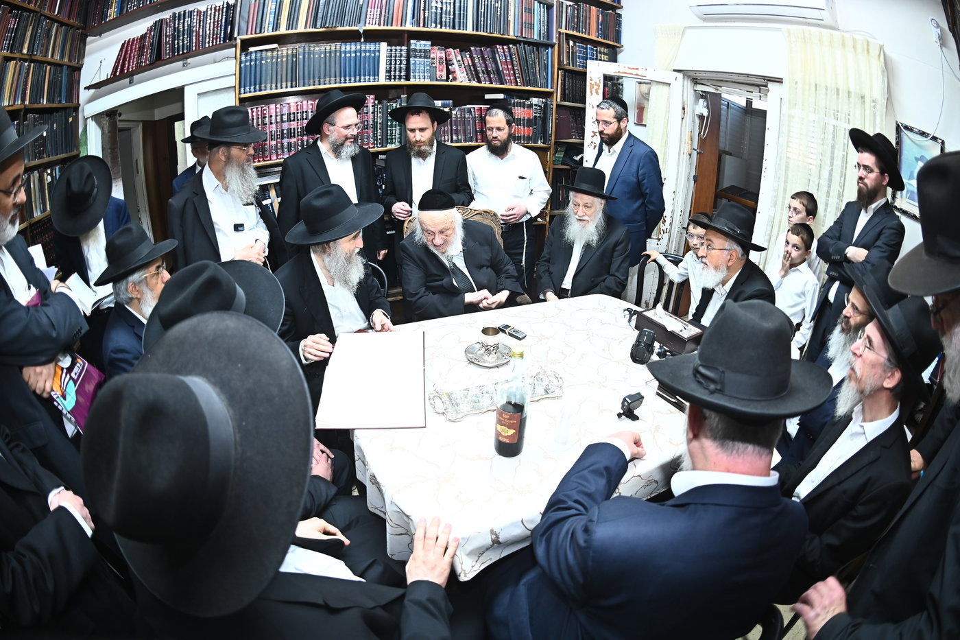 הגר"א גרבוז בסיום אצל הגרב"ד פוברסקי