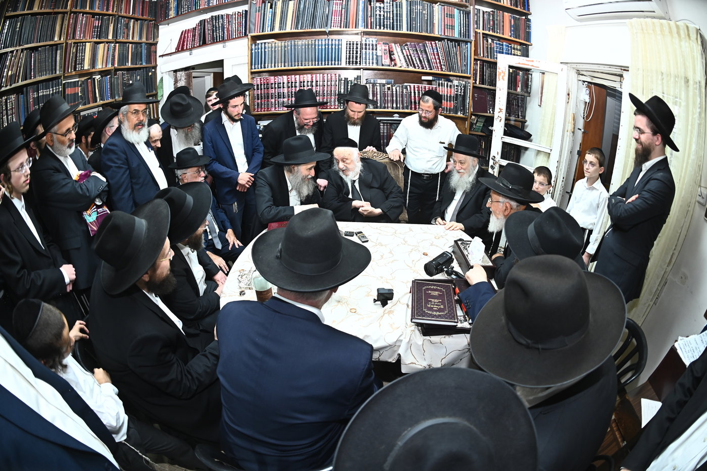 הגר"א גרבוז בסיום אצל הגרב"ד פוברסקי