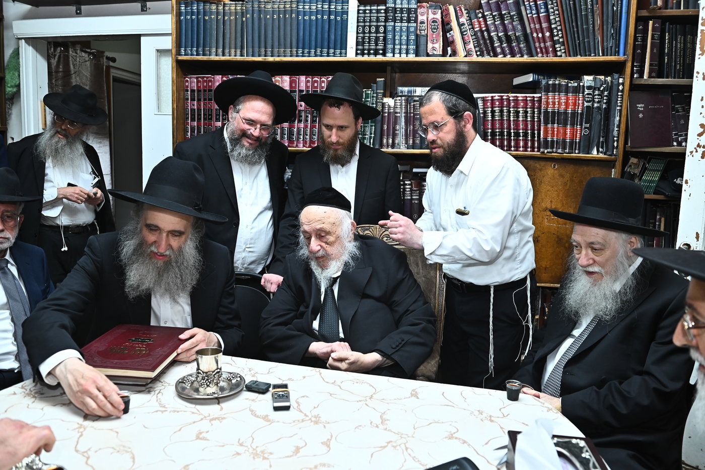 הגר"א גרבוז בסיום אצל הגרב"ד פוברסקי