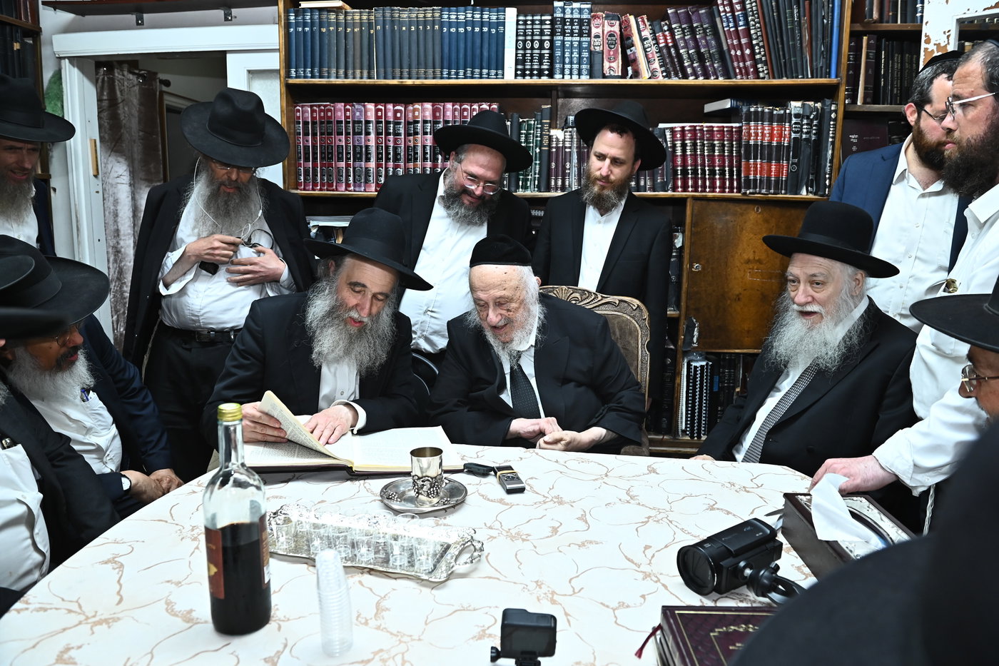 הגר"א גרבוז בסיום אצל הגרב"ד פוברסקי