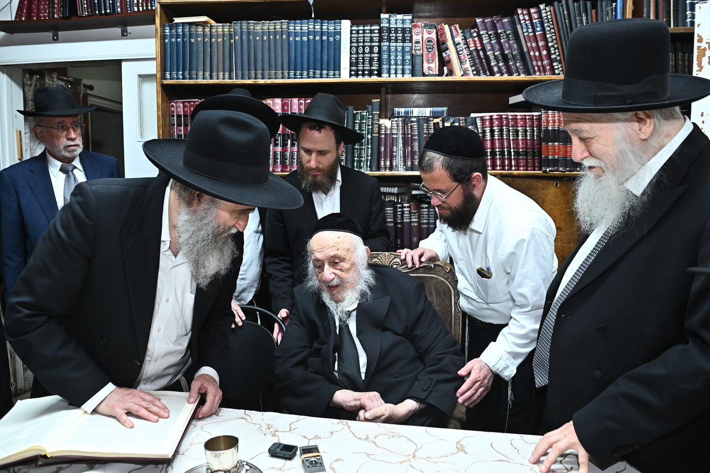 הגר"א גרבוז בסיום אצל הגרב"ד פוברסקי