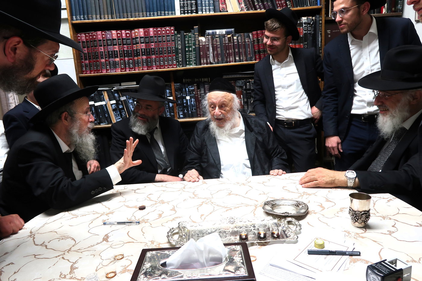 מעמד ההכתרה במעונו של ראש הישיבה