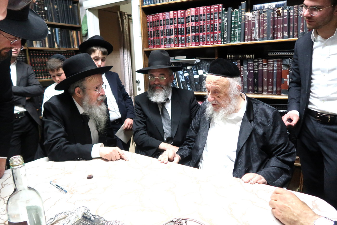 מעמד ההכתרה במעונו של ראש הישיבה