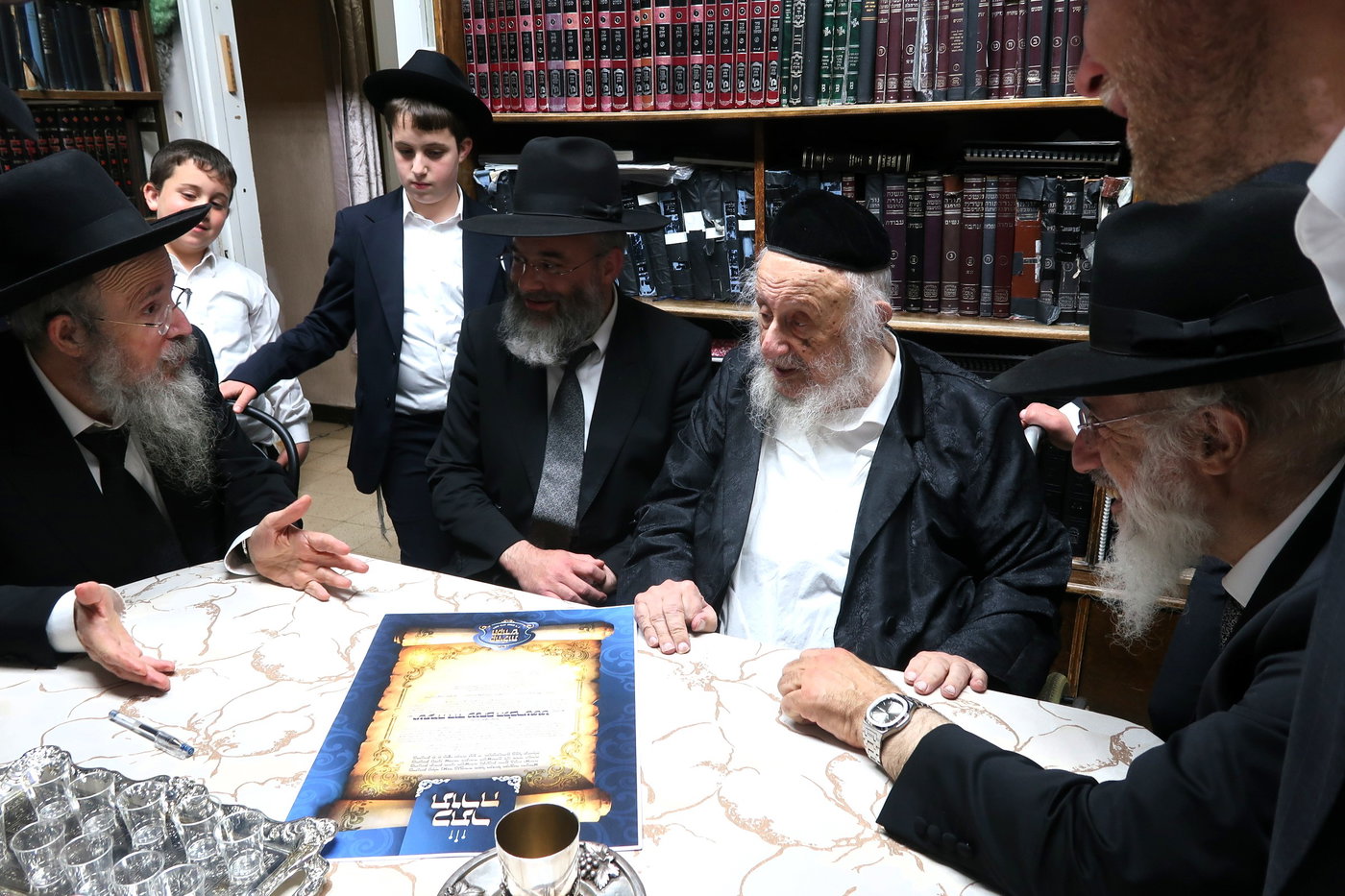 מעמד ההכתרה במעונו של ראש הישיבה