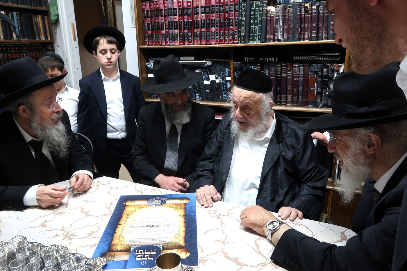 מעמד ההכתרה במעונו של ראש הישיבה