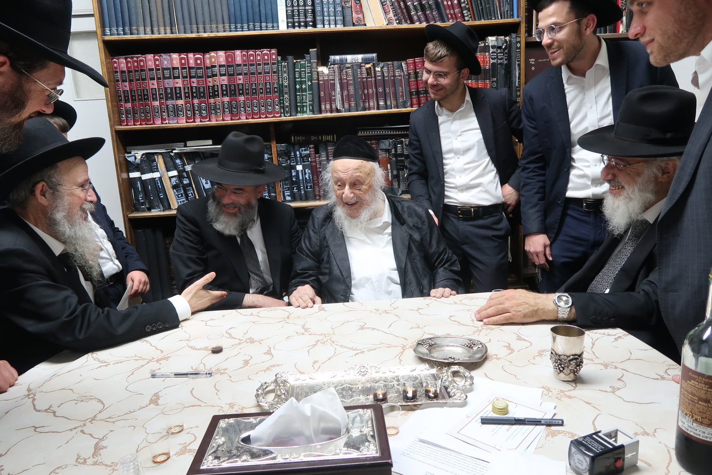 מעמד ההכתרה במעונו של ראש הישיבה