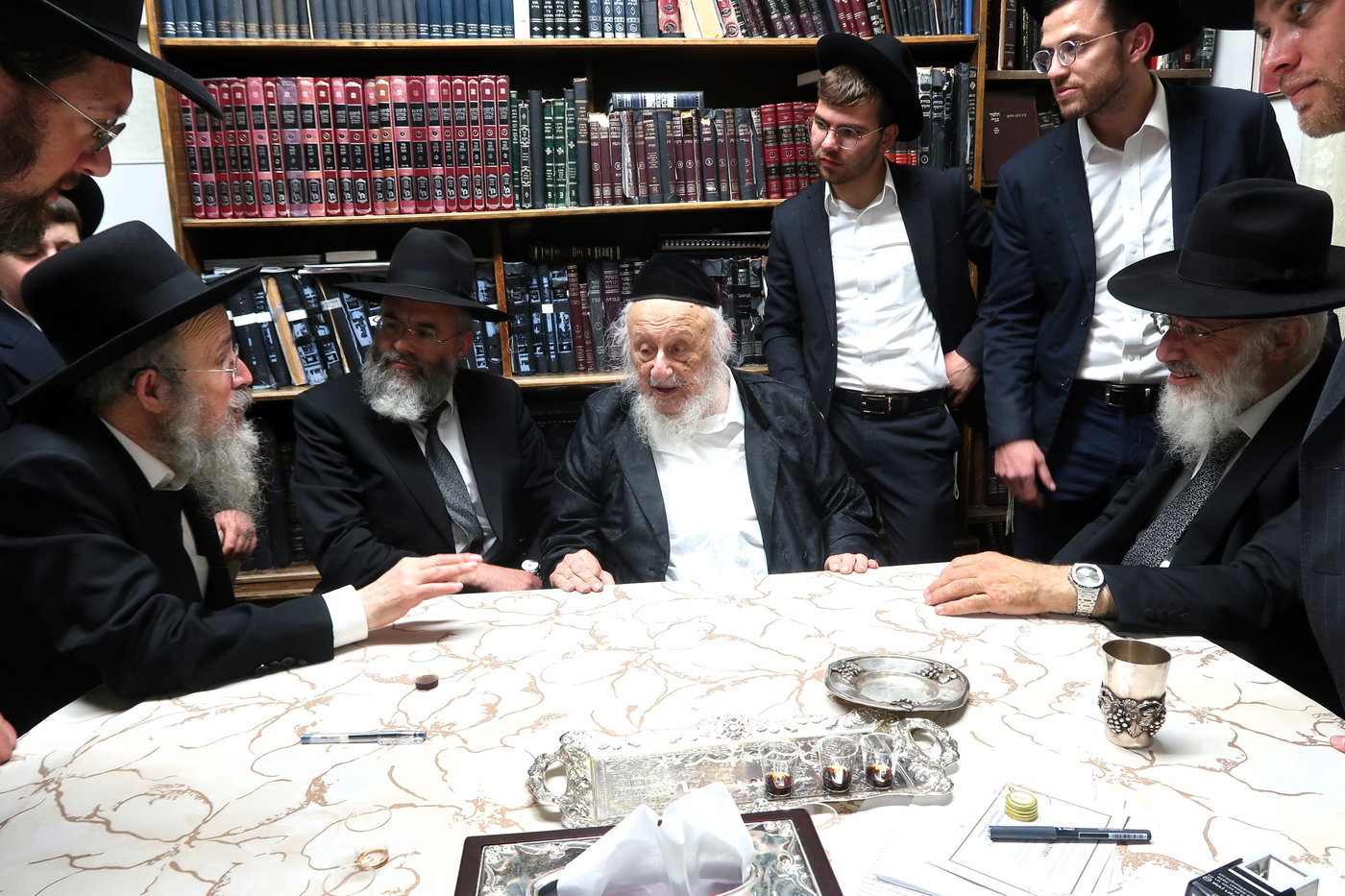 מעמד ההכתרה במעונו של ראש הישיבה