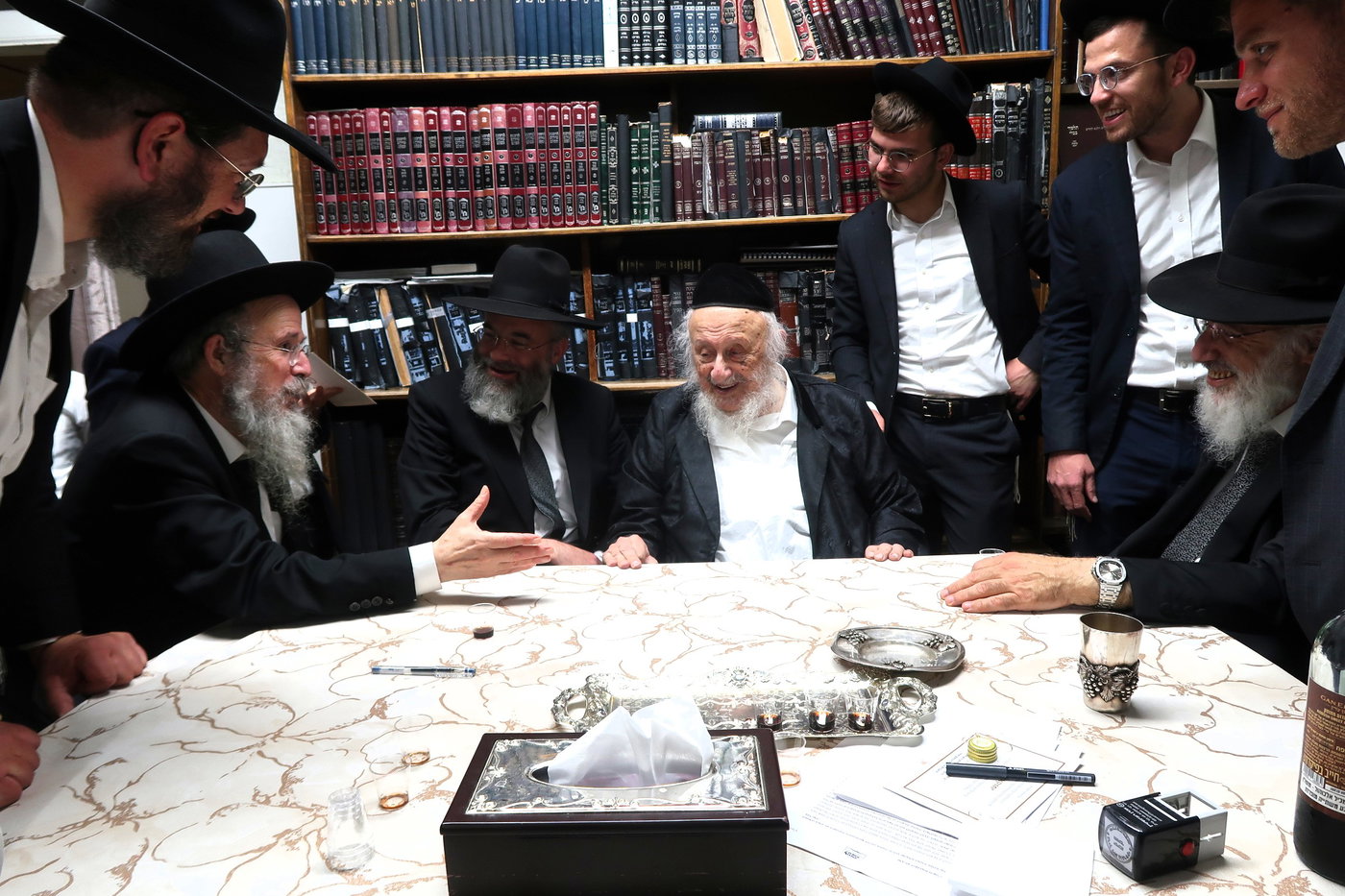 מעמד ההכתרה במעונו של ראש הישיבה