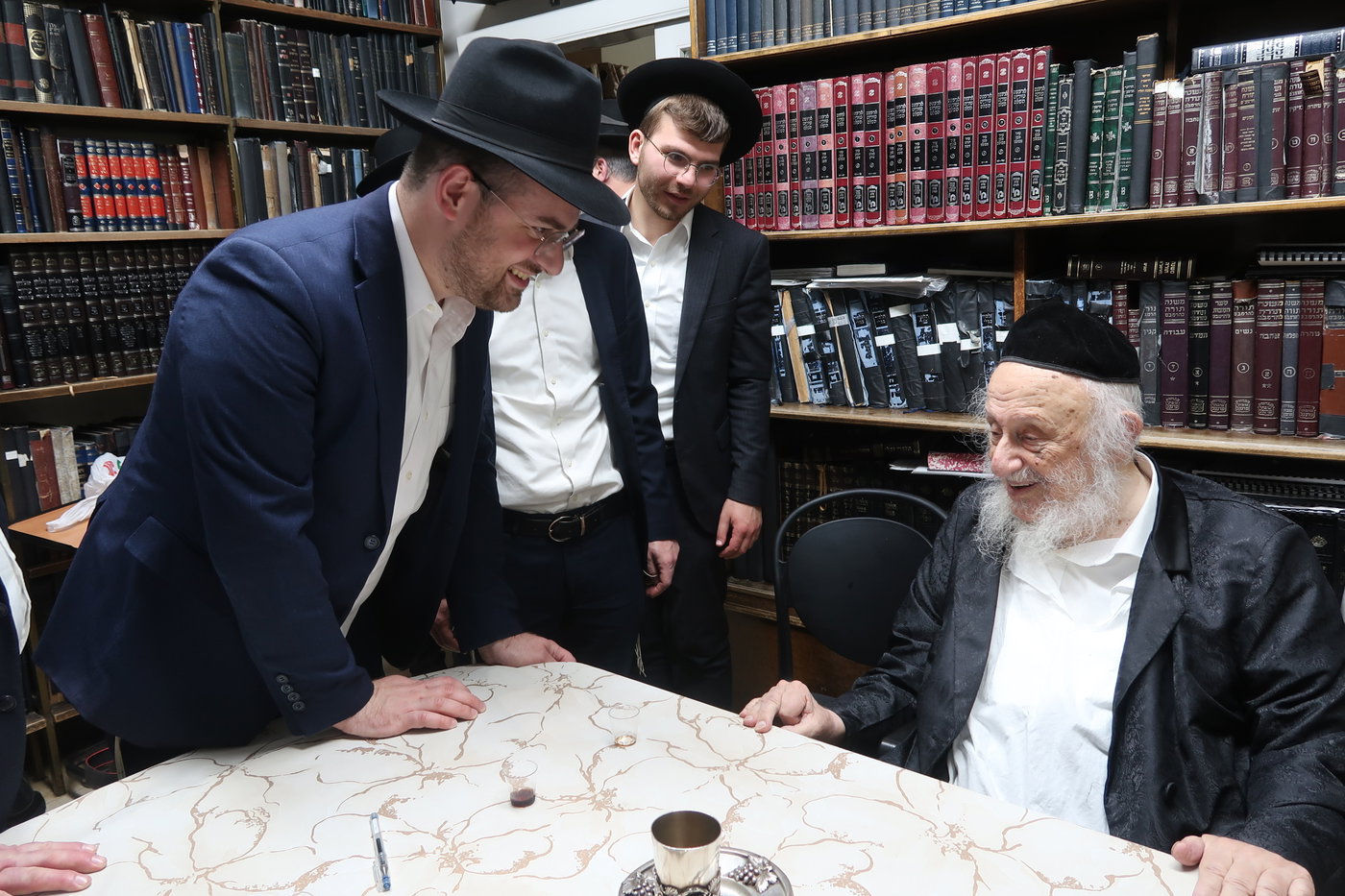 מעמד ההכתרה במעונו של ראש הישיבה