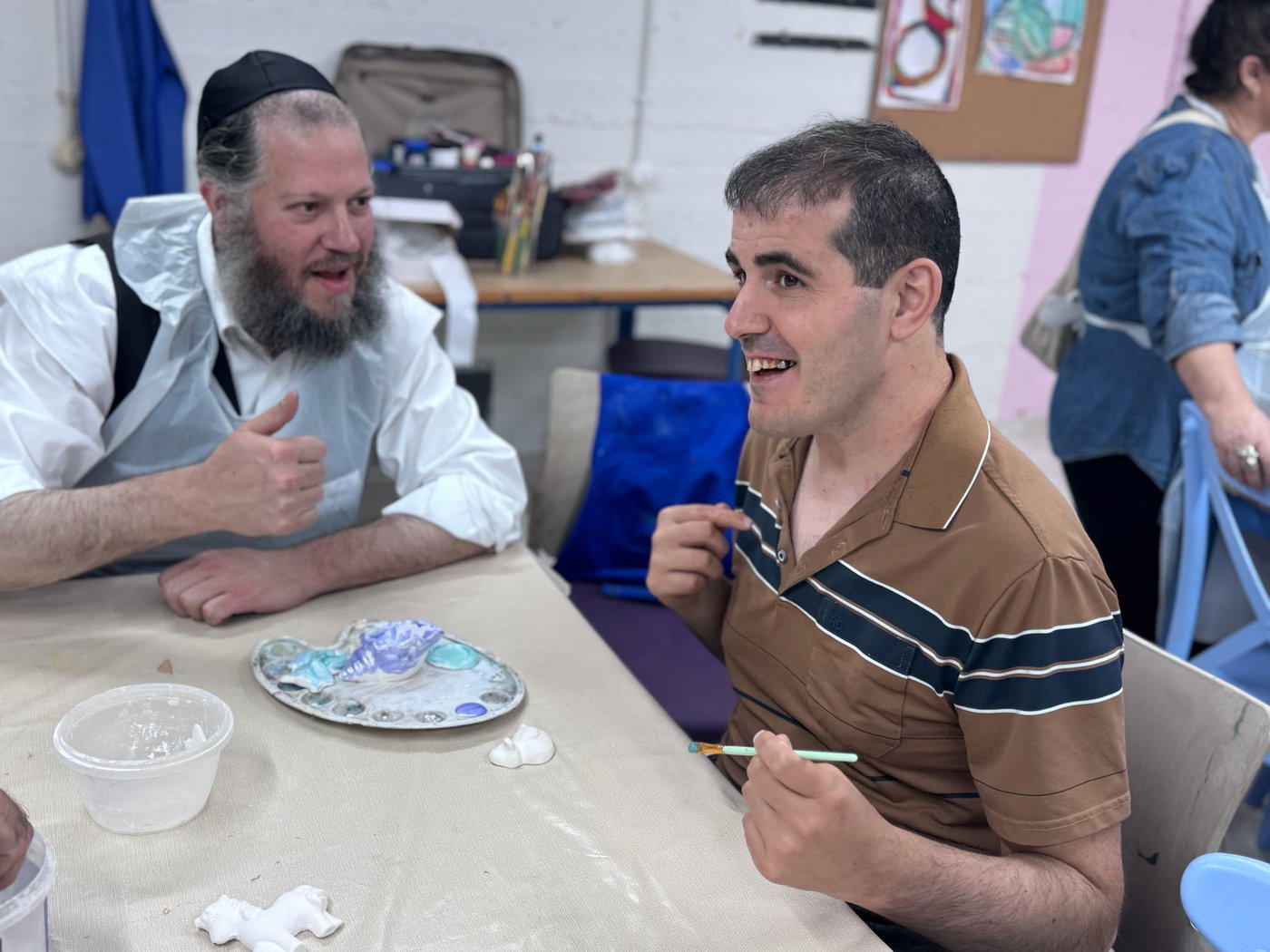 עובדי הבנק הבינלאומי ביום התנדבות מרגש בכפר הקהילתי-שיקומי של פרח ישראל