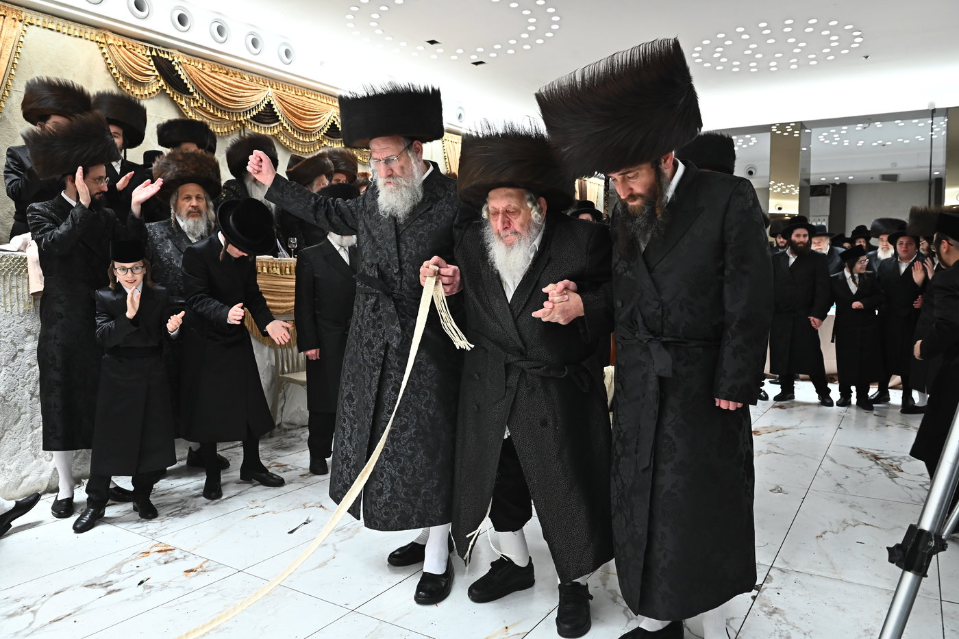 שמחת בית נאראל - זוועהיל - נדבורנה - שאץ ויזניץ