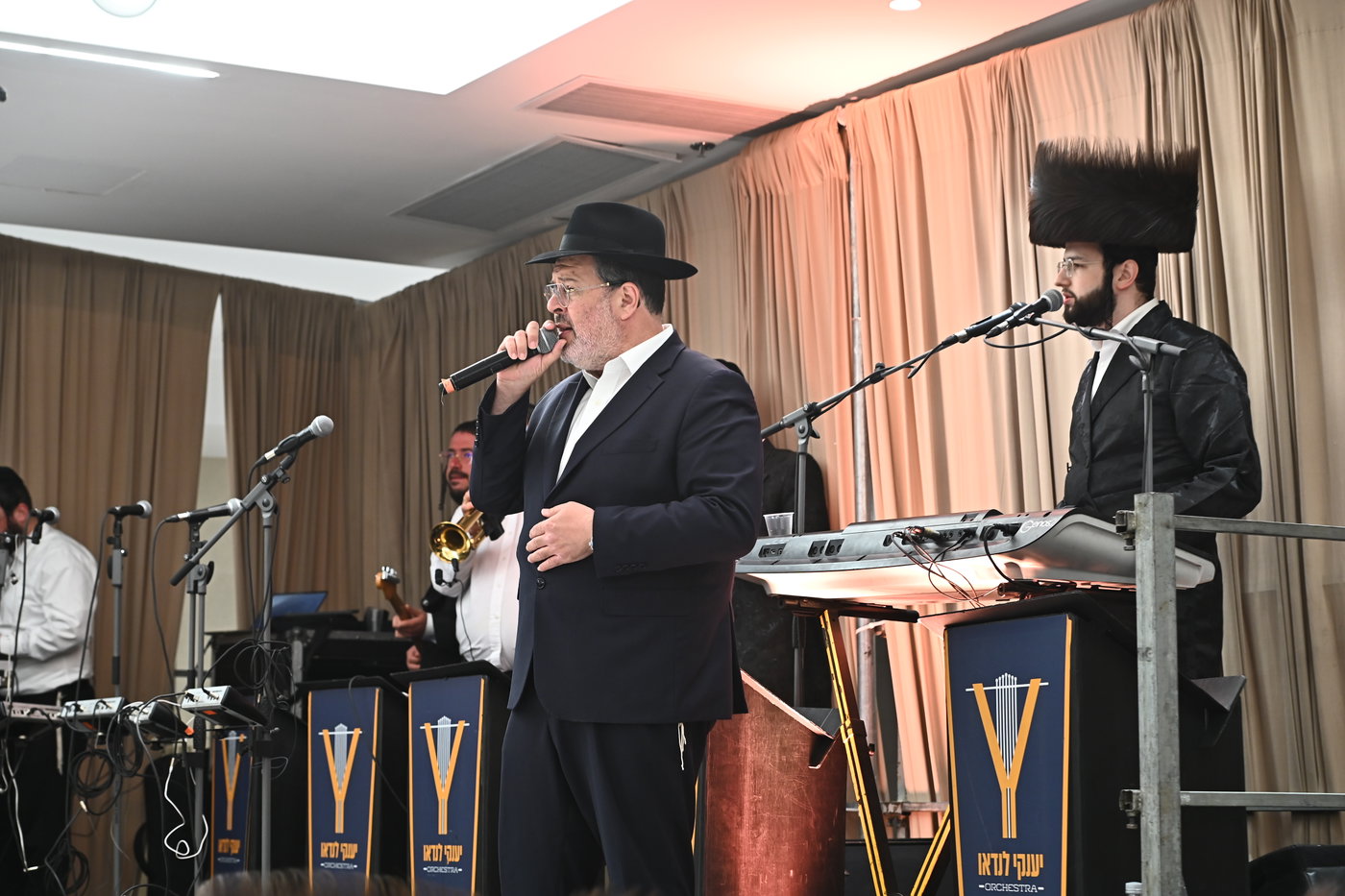 שמחת בית נאראל - זוועהיל - נדבורנה - שאץ ויזניץ
