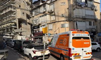 פעוטה בת חצי שנה נפלה מגובה בכניסה לחנות ברחוב רבי עקיבא בבני ברק