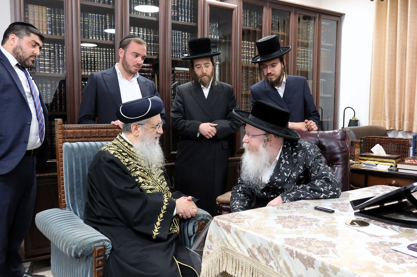 הראשל"צ הגר"ד יוסף בביקור אצל האדמו"ר מקרעטשניף ק"ג