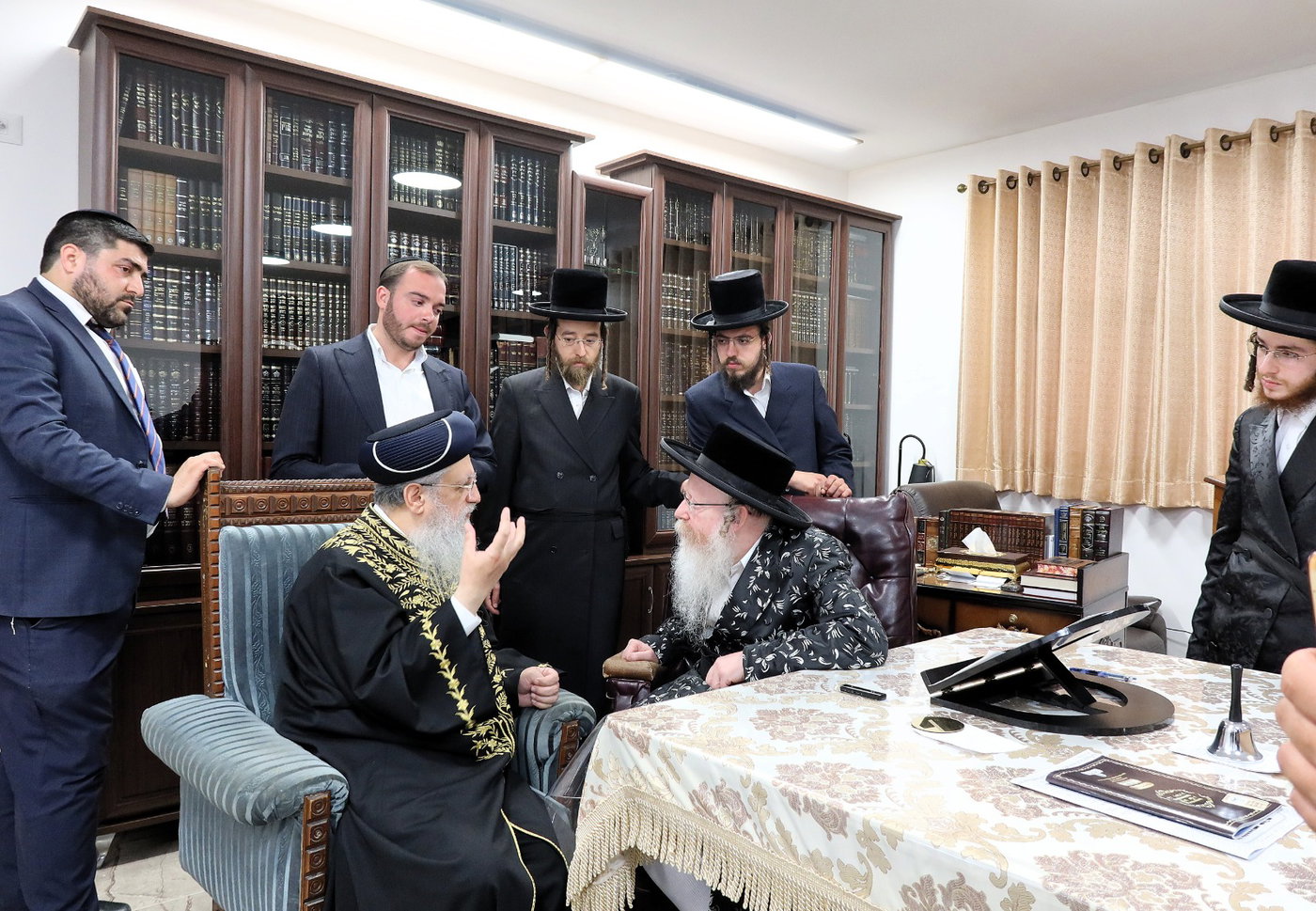 הראשל"צ הגר"ד יוסף בביקור אצל האדמו"ר מקרעטשניף ק"ג