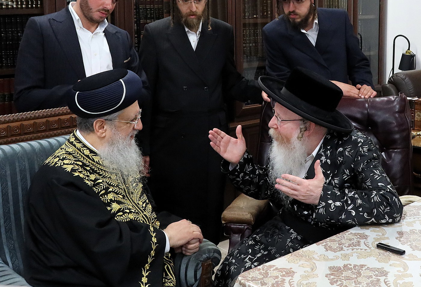 הראשל"צ הגר"ד יוסף בביקור אצל האדמו"ר מקרעטשניף ק"ג