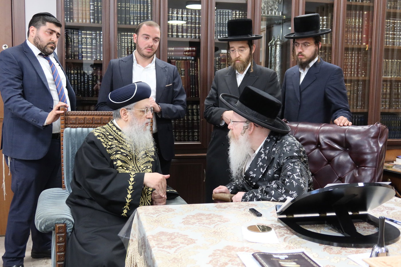 הראשל"צ הגר"ד יוסף בביקור אצל האדמו"ר מקרעטשניף ק"ג