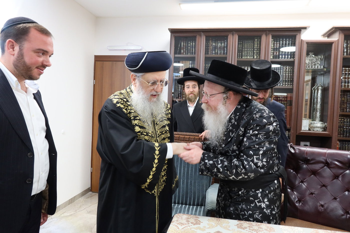 הראשל"צ הגר"ד יוסף בביקור אצל האדמו"ר מקרעטשניף ק"ג