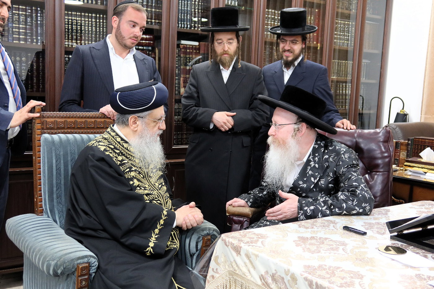 הראשל"צ הגר"ד יוסף בביקור אצל האדמו"ר מקרעטשניף ק"ג