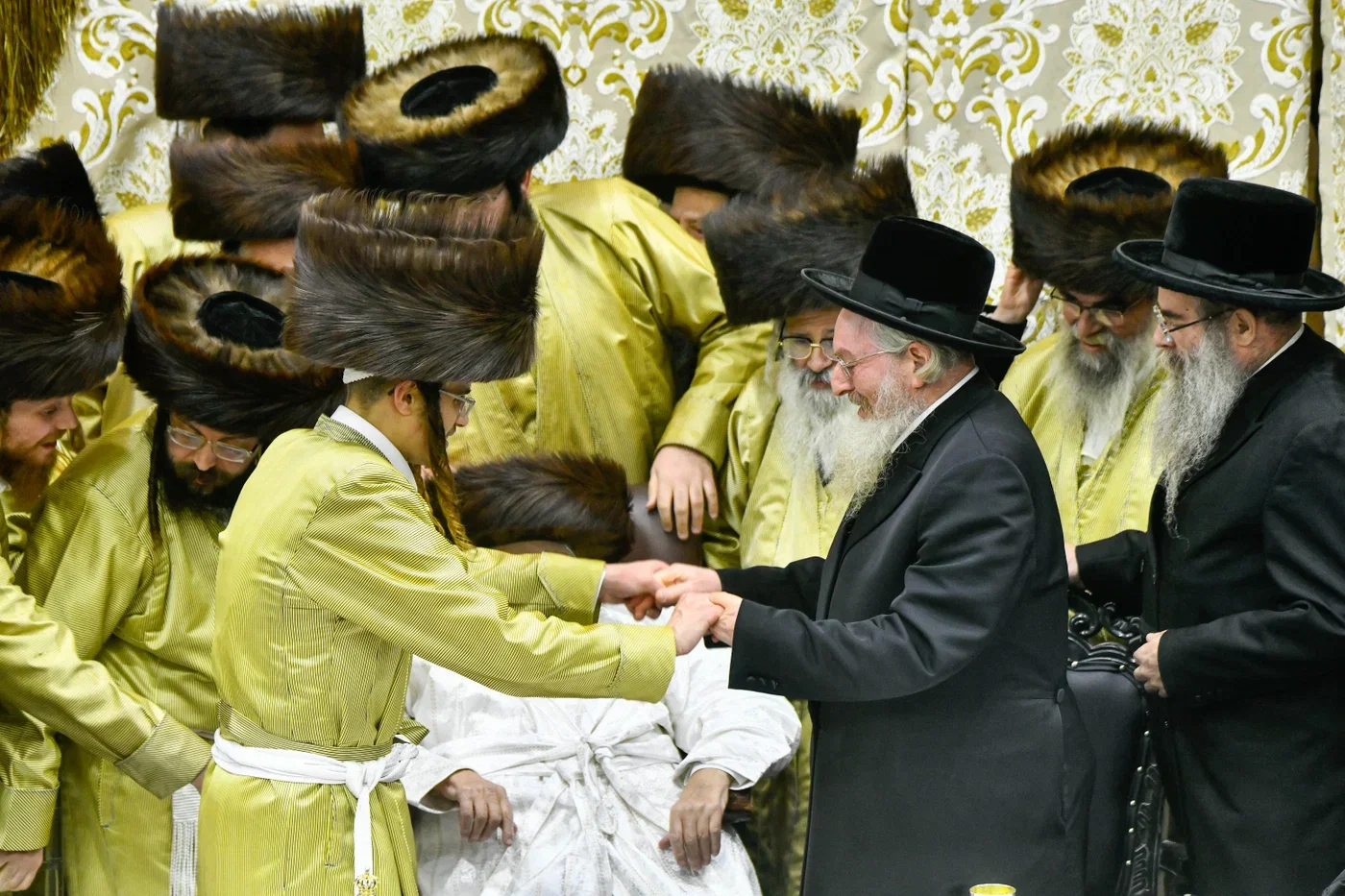 הרבי מקארלין בשמחת בית תולדות אברהם יצחק