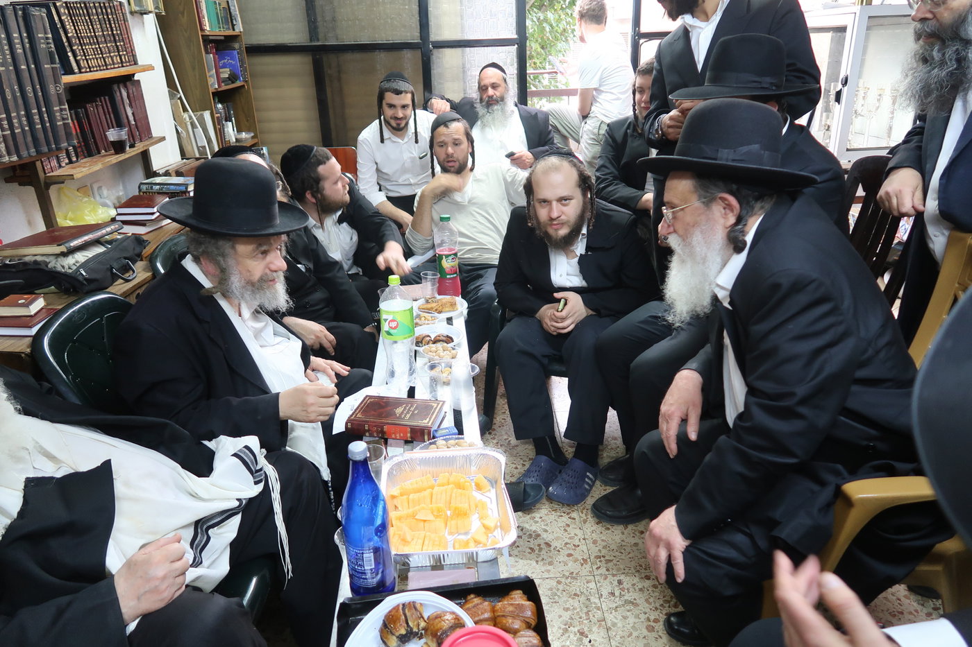 ניחום אבלים אצל הגרמ"מ קארפ 