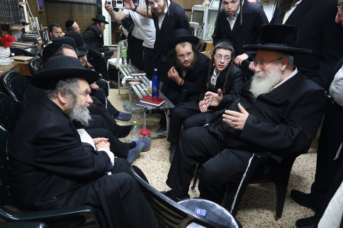 ניחום אבלים אצל הגרמ"מ קארפ 