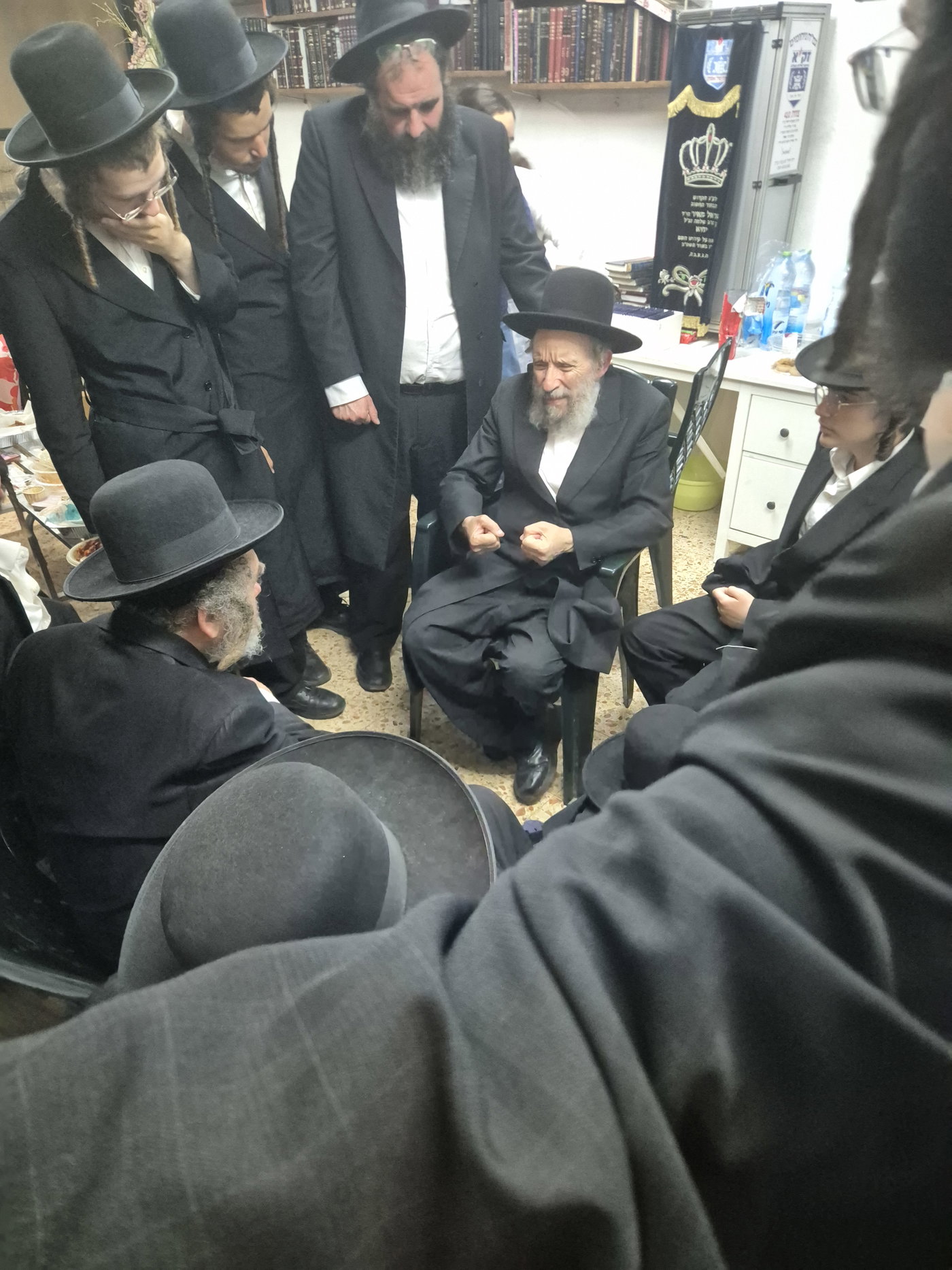 ניחום אבלים אצל הגרמ"מ קארפ 