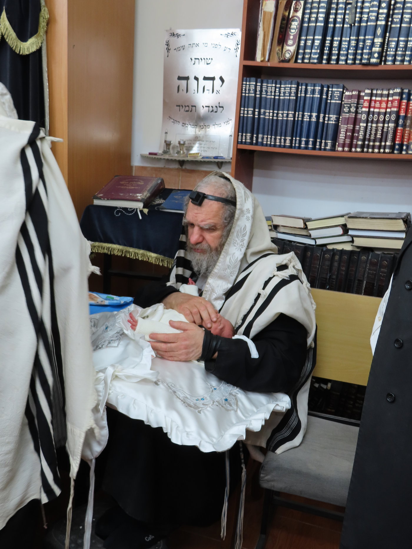 ניחום אבלים אצל הגרמ"מ קארפ 