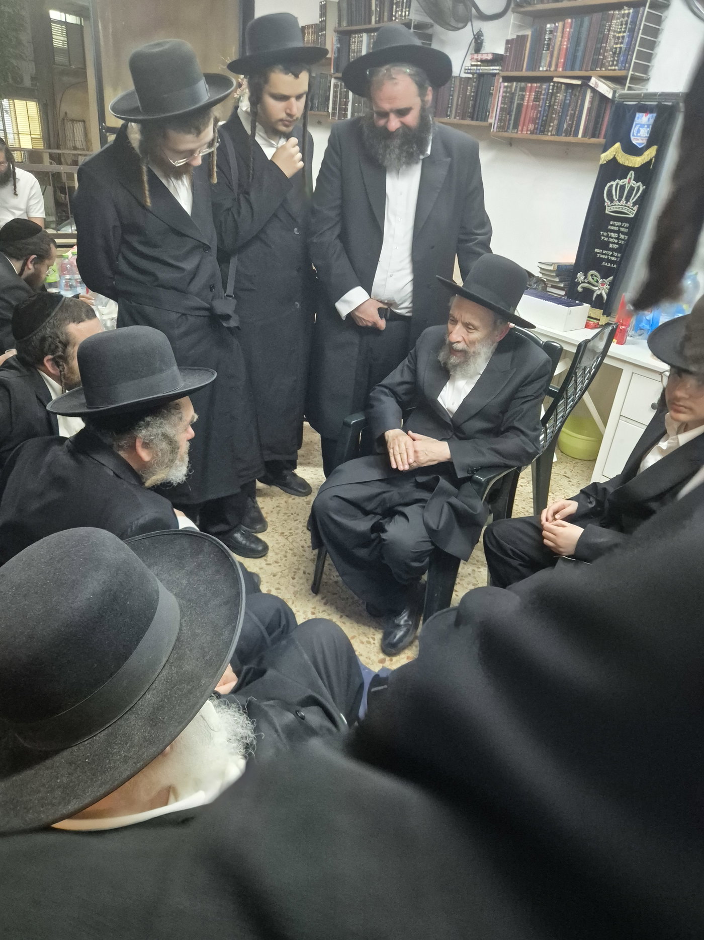 ניחום אבלים אצל הגרמ"מ קארפ 