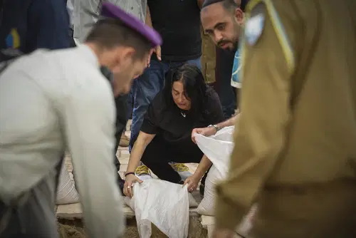האב מירר בבכי: "כל החיים היו לפנייך" | האימא: "הכאב לא ייגמר לעולם"