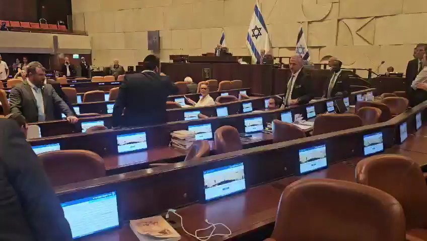 עימות בין חברי הכנסת אזולאי ואילוז: "תתבייש לך"