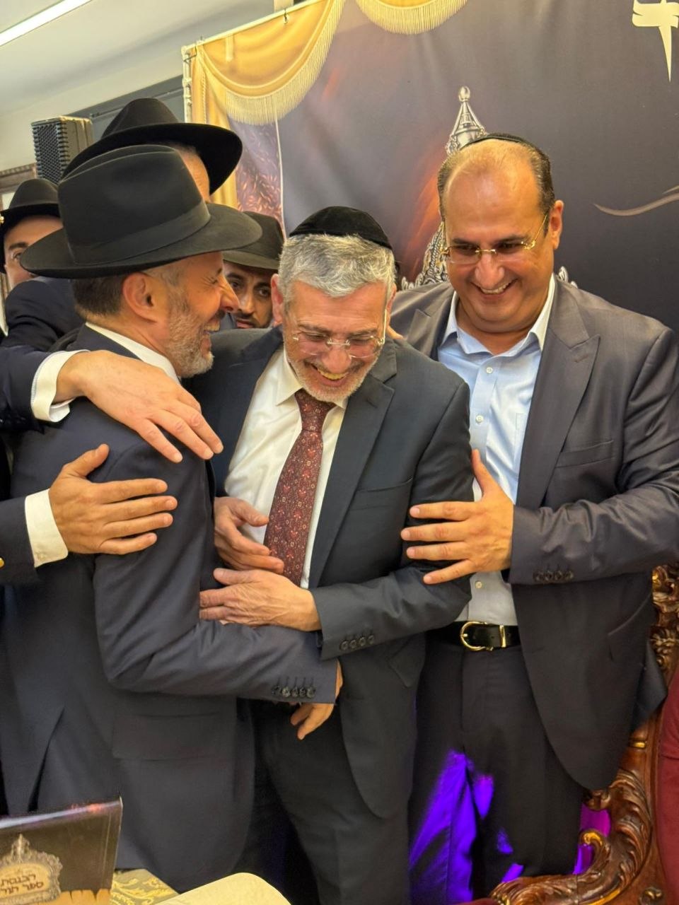 המתקפה המתואמת על המשטרה | 'זופניק בכיכר' עם כל התמונות, הנייעס והחשיפות של השבוע