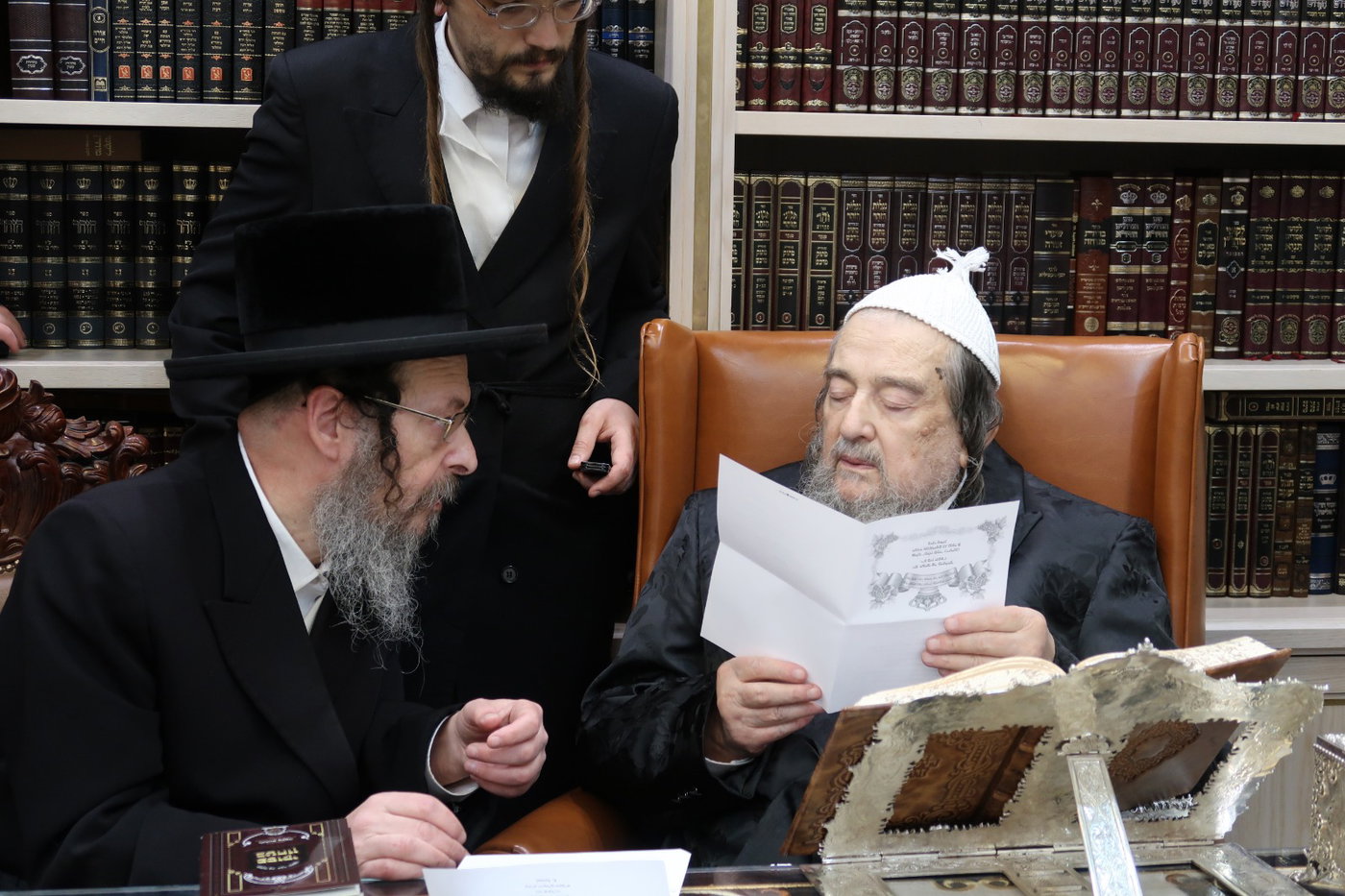 גאב"ד זוועהיל בביקור אצל הגרי"מ שכטר
