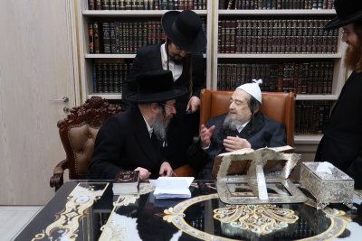 גאב"ד זוועהיל בביקור אצל הגרי"מ שכטר