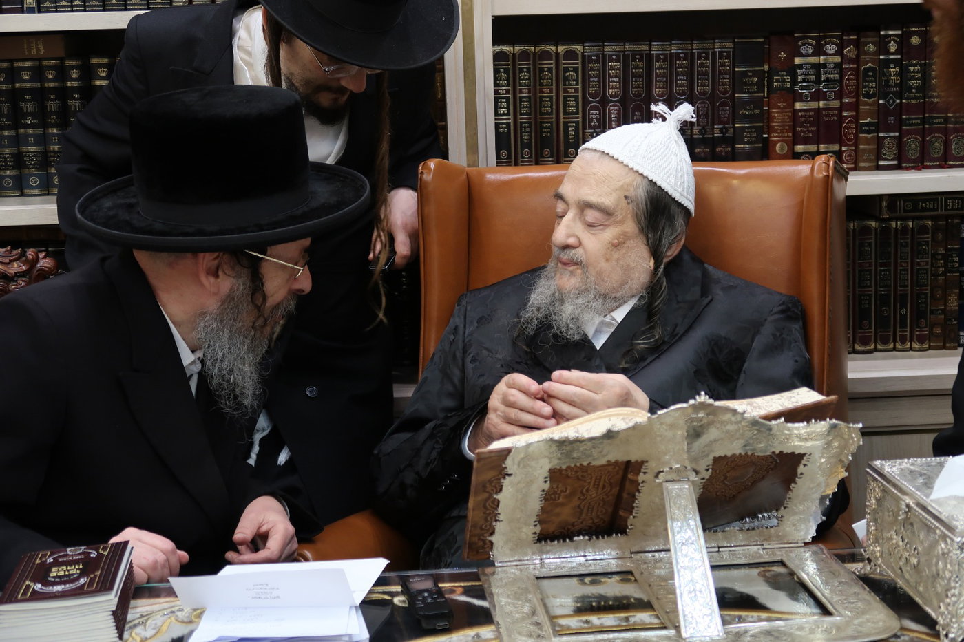 גאב"ד זוועהיל בביקור אצל הגרי"מ שכטר