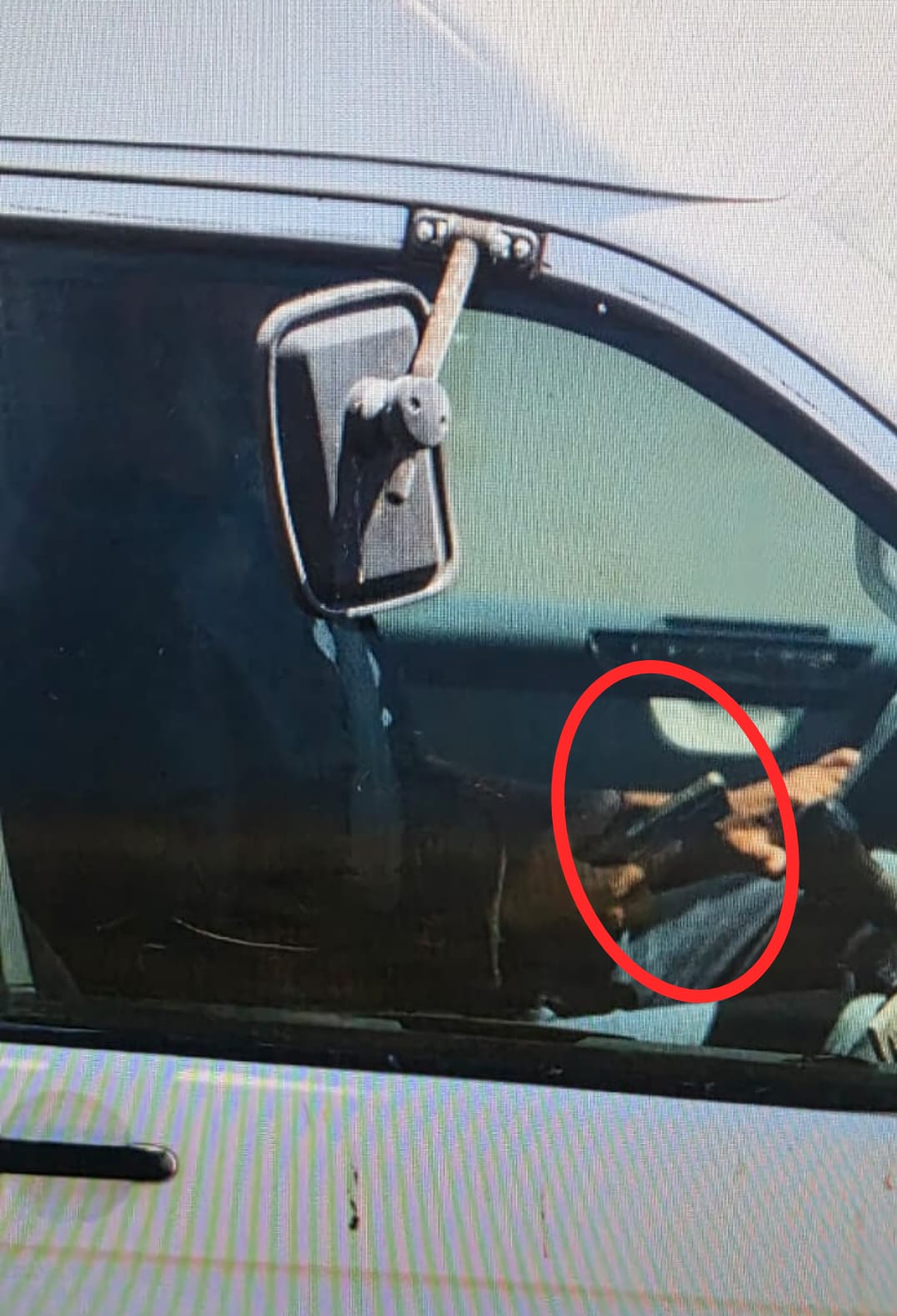ראו אתכם: המשטרה מפרסמת תמונות נהגים שנתפסו עם טלפון ביד