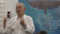 נתניהו הופיע בחולצה לבנה בפני חיילי 'חשמונאים' והכריז: "מי שלא לומד - חייב להתגייס"