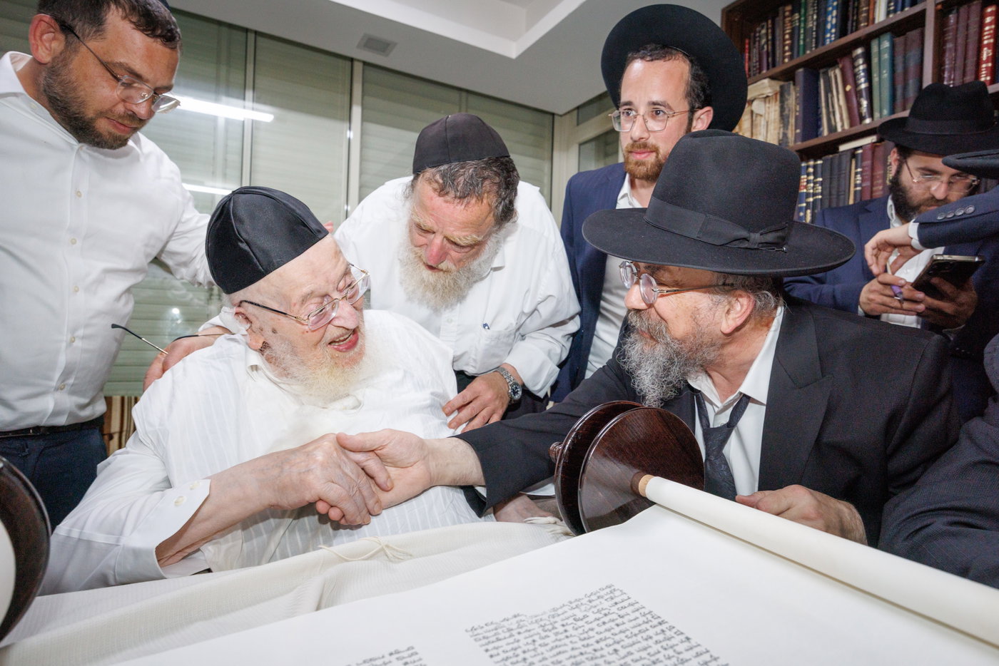 הכנסת ספר תורה בפרדס כץ